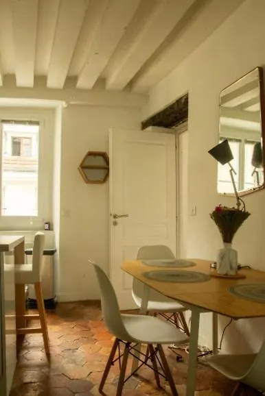 Loft Parisien Au Coeur Du Marais Apartment