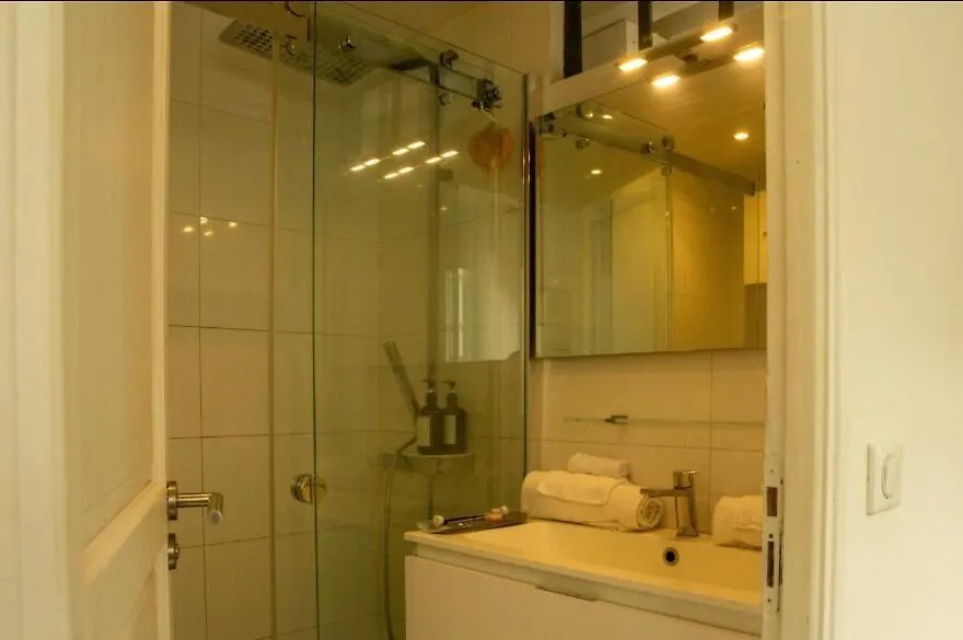 Loft Parisien Au Coeur Du Marais Apartman 0*,
